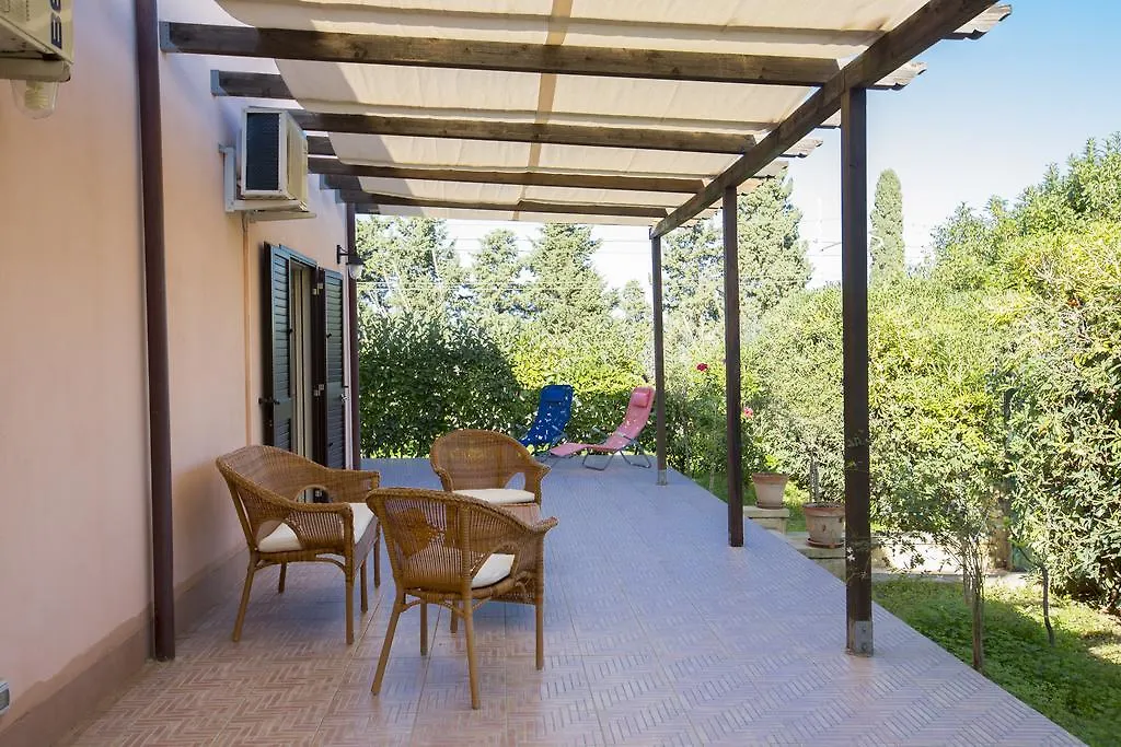 Villa Di Francoチェファル 0*, チェファル